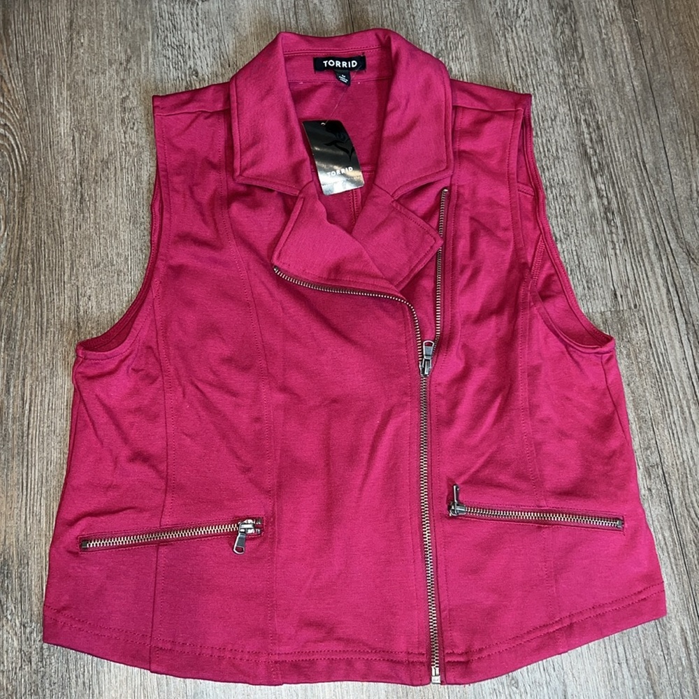 ✔NWT Torrid Burgundy Zip Up Moto Vest size 0